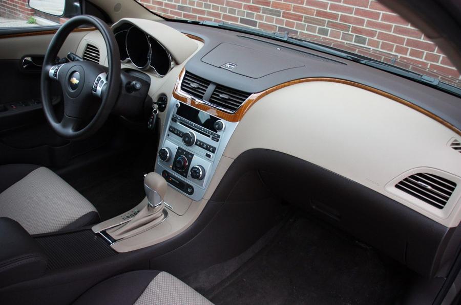  Chevrolet Malibu 2010 года  (фото 21 из 38)